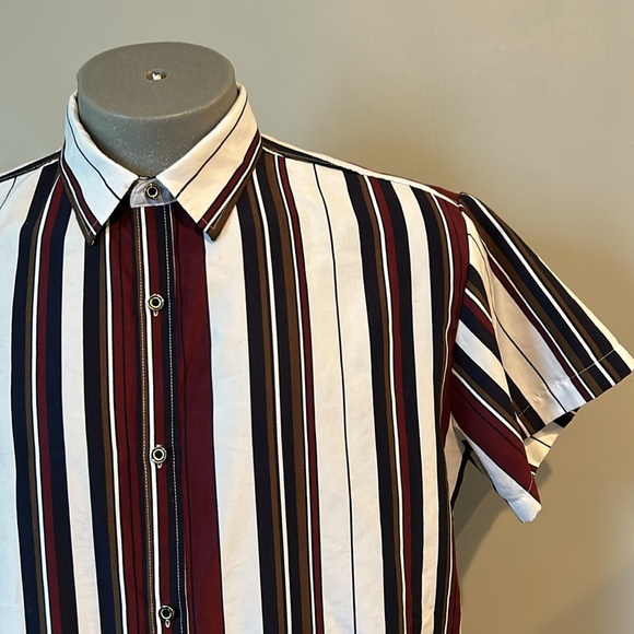 Striped Short Sleeve Shirt Large Burgundy - Picture 2 of 10